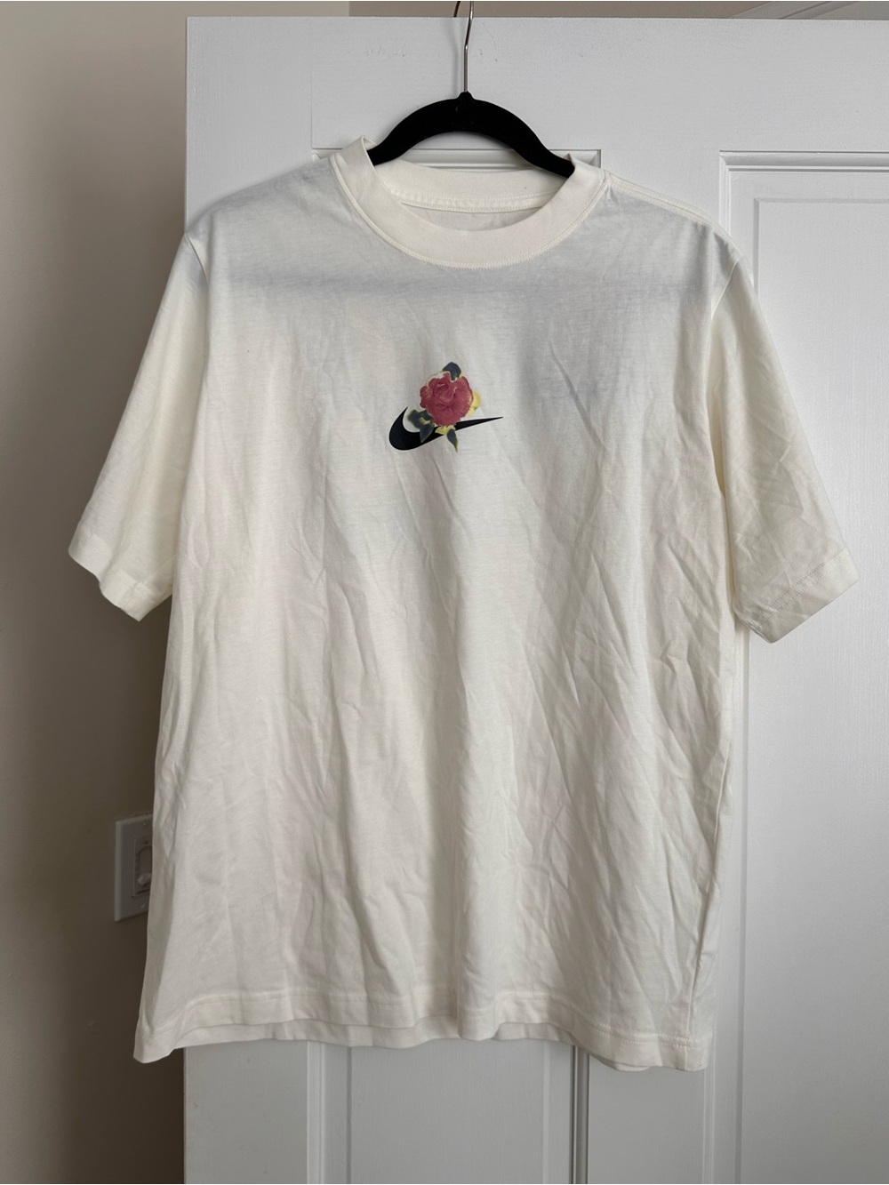 NWT S women’s floral Nike tee